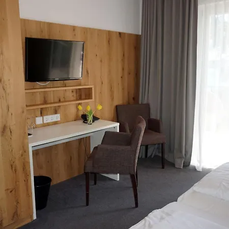 Strandhotel Seehof 于伯林根